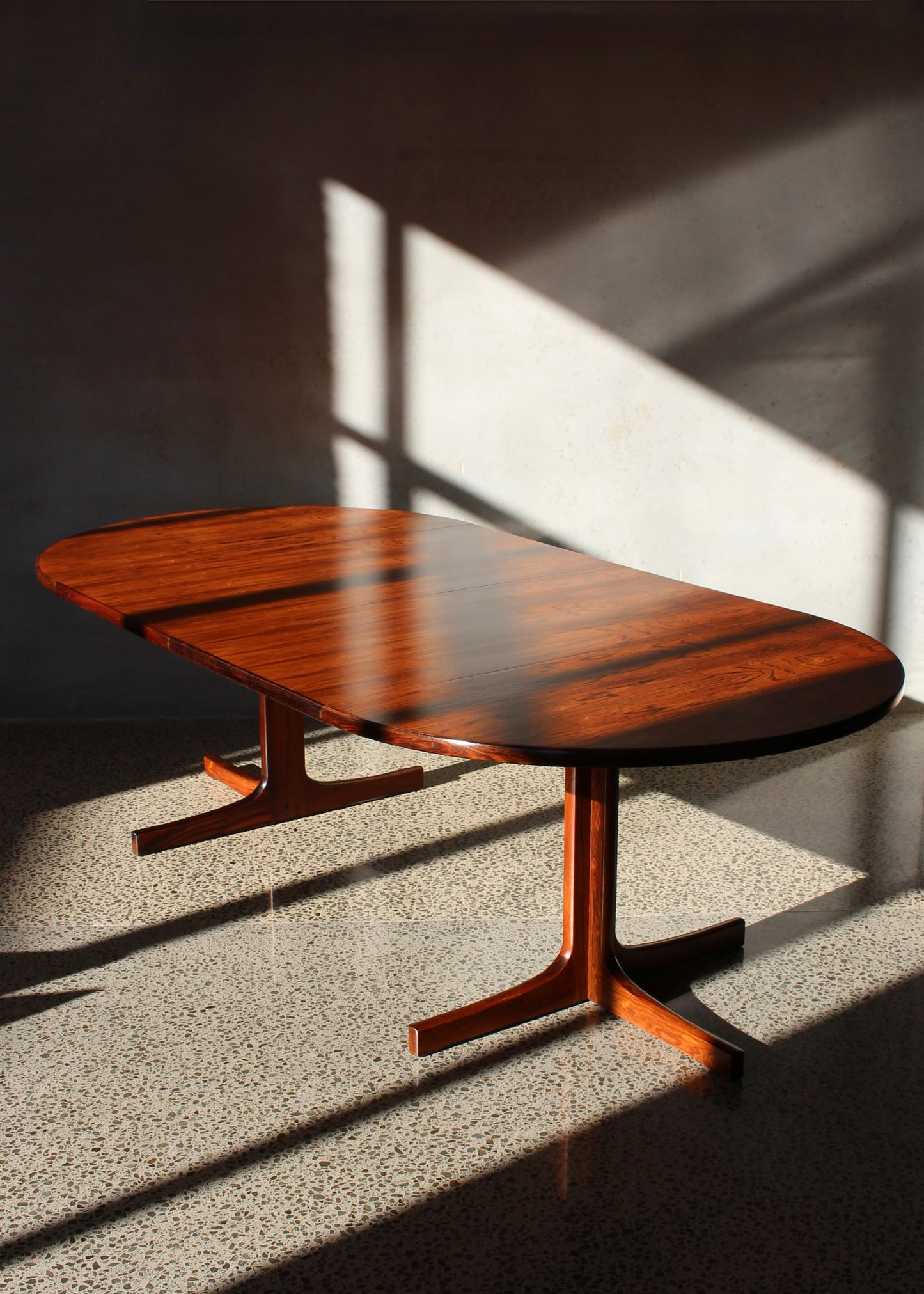 Danish Midcentury Modern Extending dining Table by Niels Moller