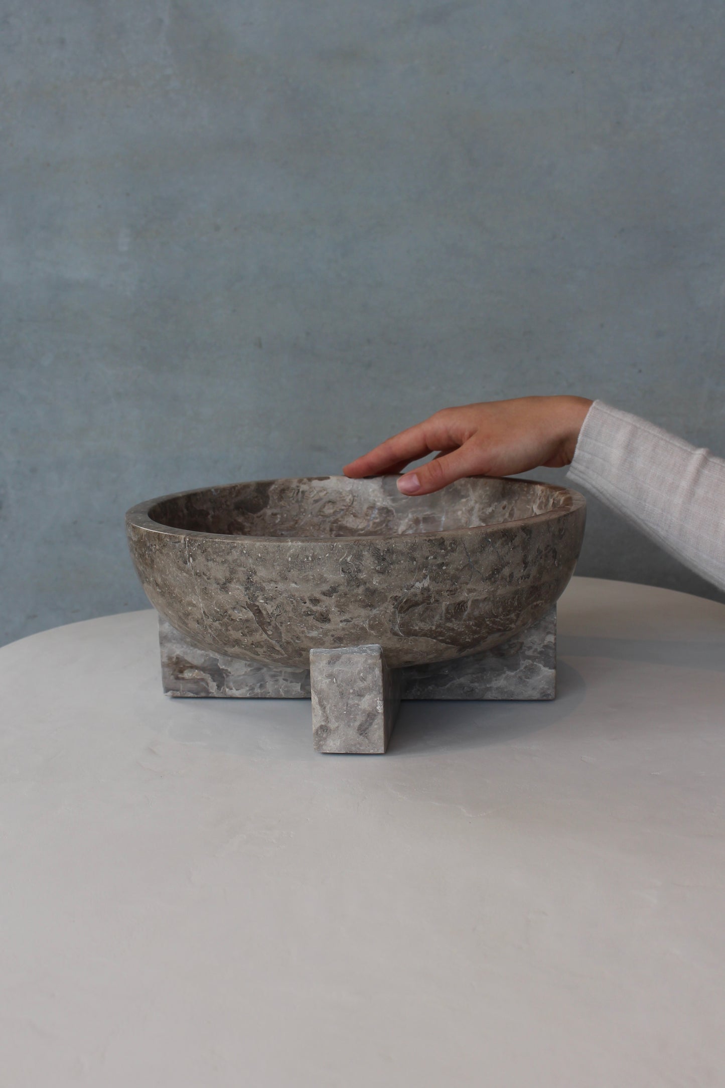 Three leg Pedestal bowl