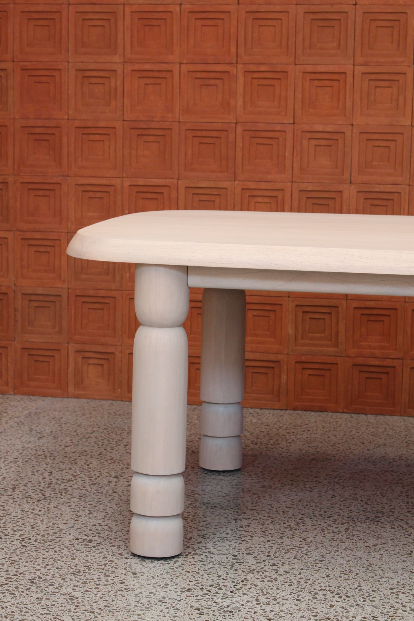 Issoua Dining Table
