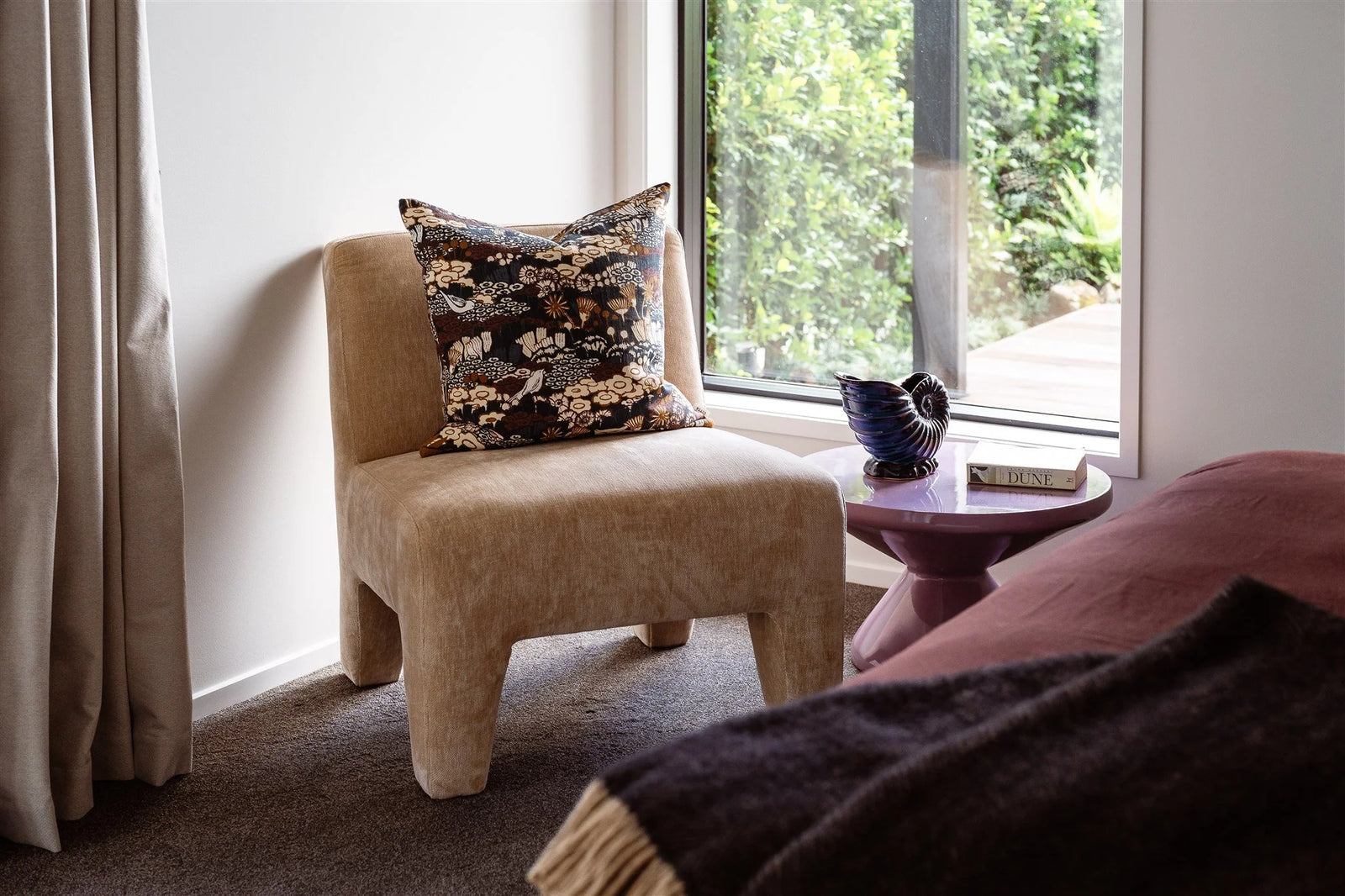 Bibi — Loungechair by Asiades — view 12 | Amier Home