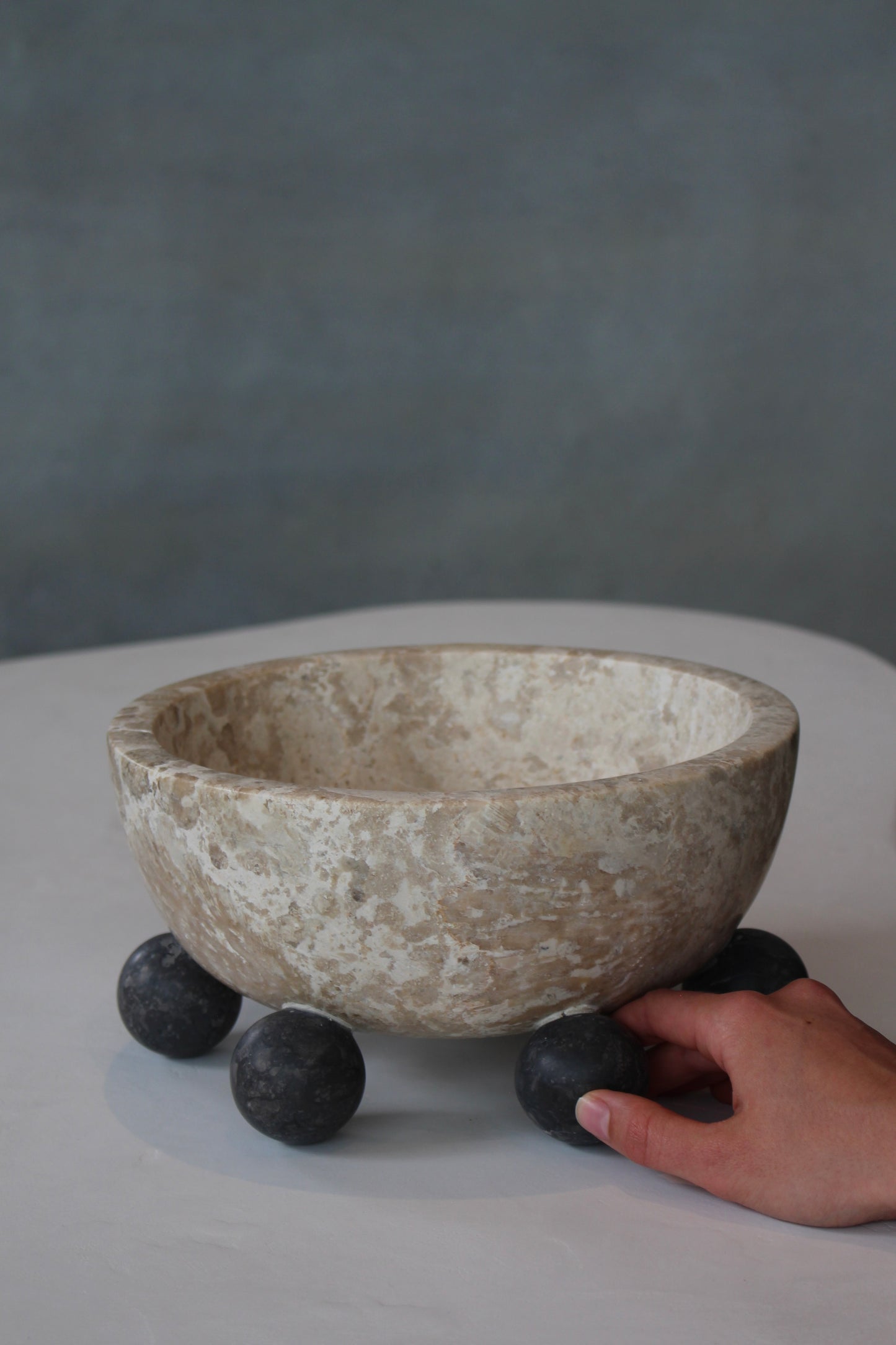 Ball leg pedestal bowl