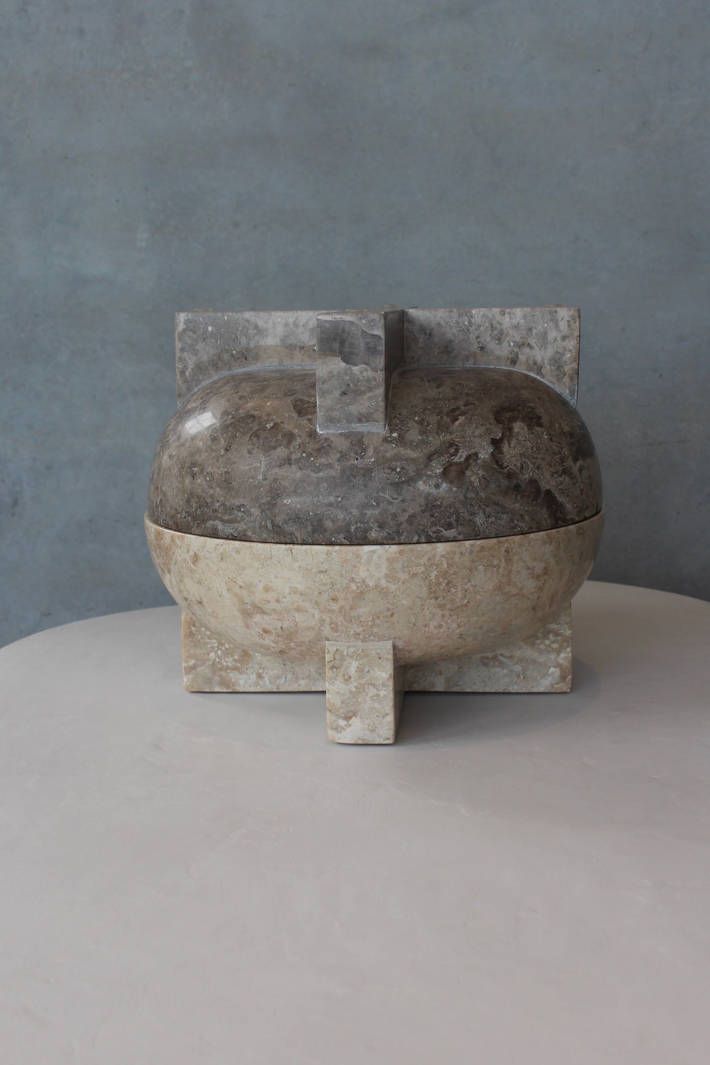 Three leg Pedestal bowl