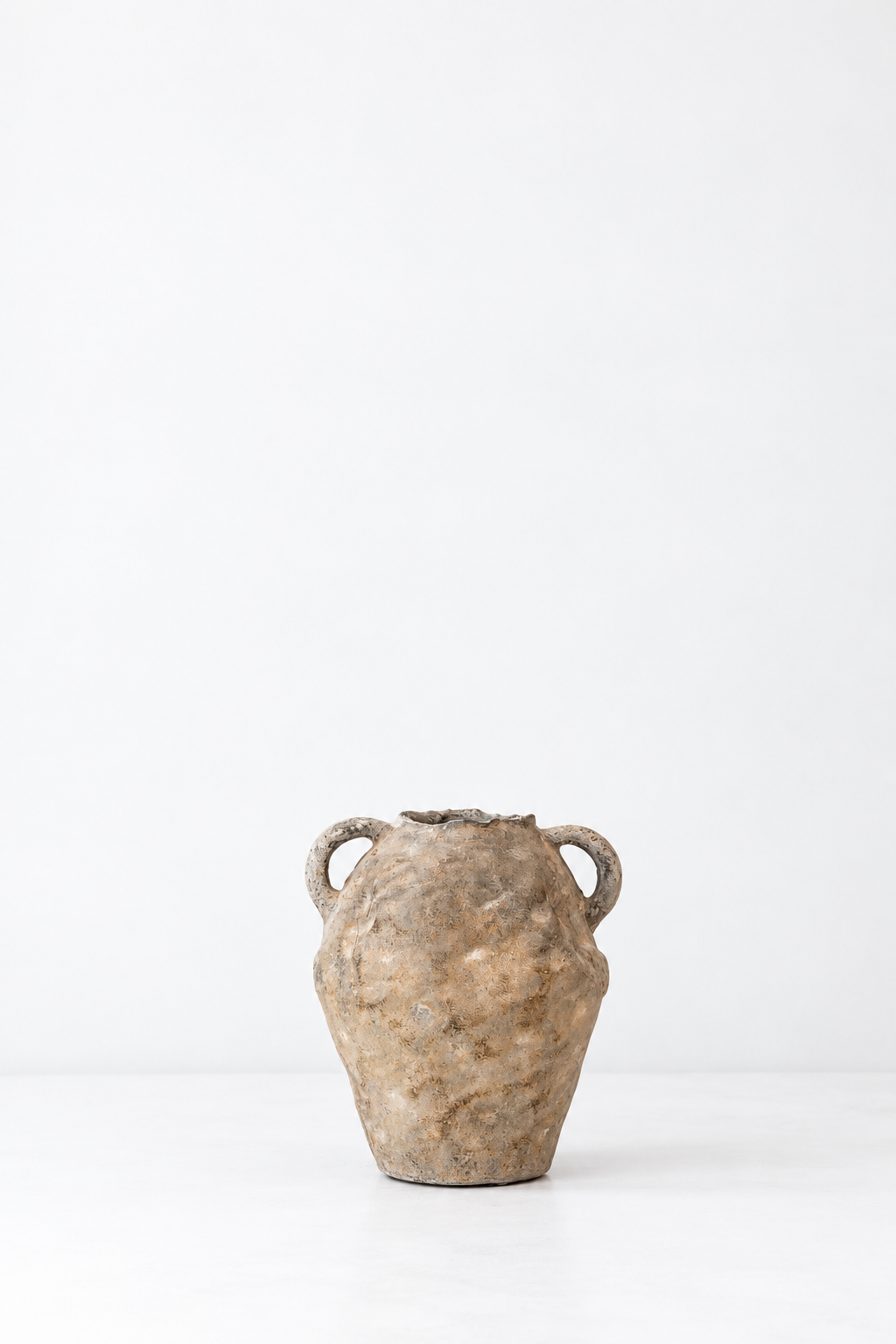 Vase à anse décorative