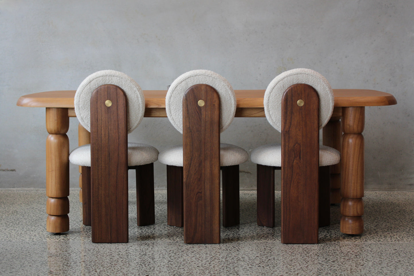 Issoua Dining Table