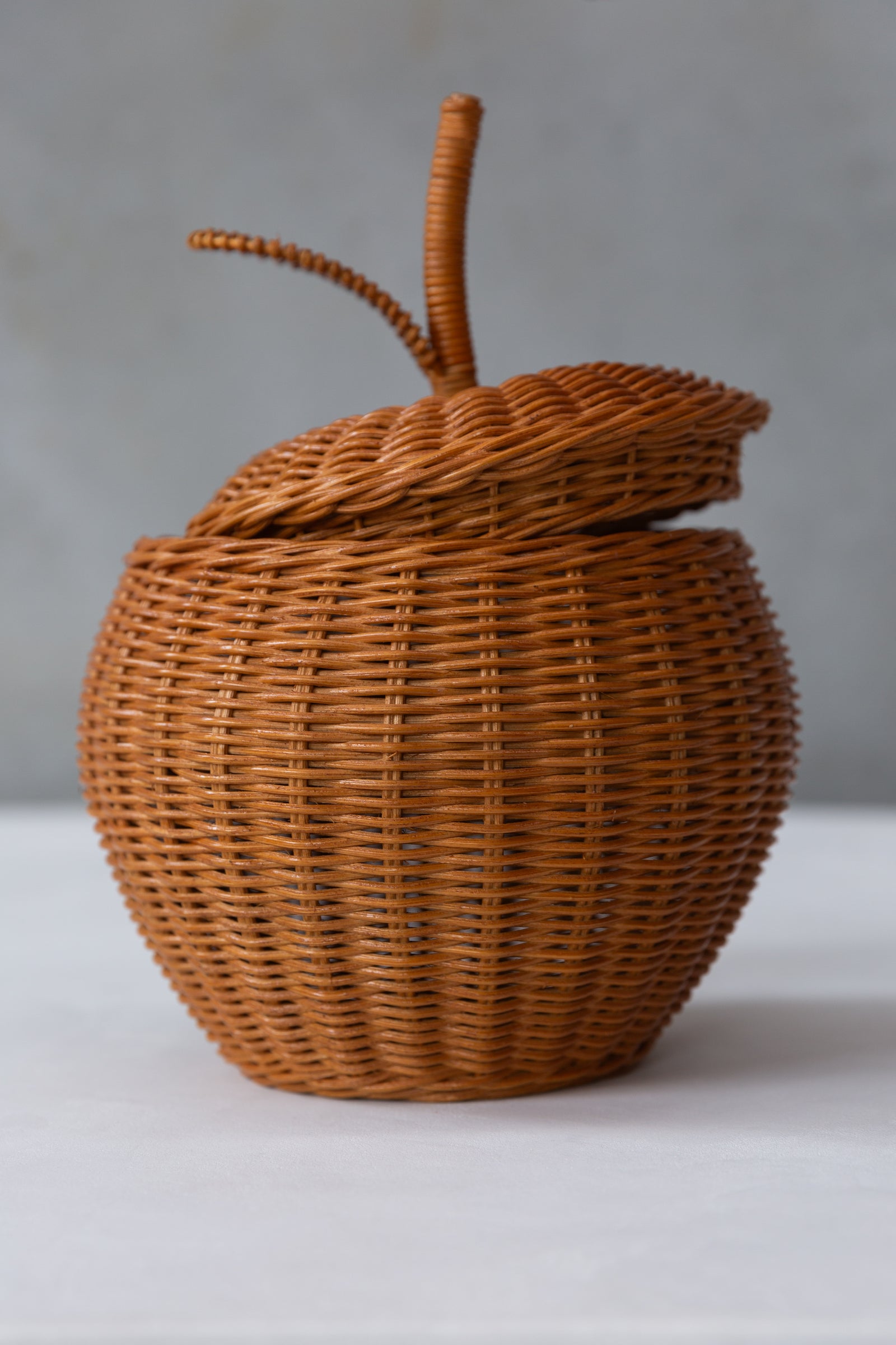 Apple | Basket Diobeni