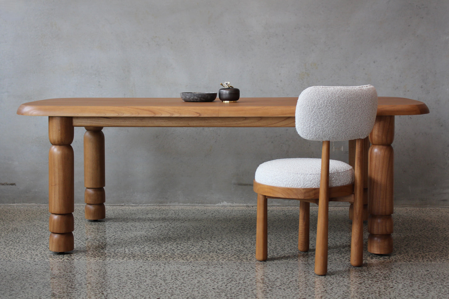 Issoua Dining Table