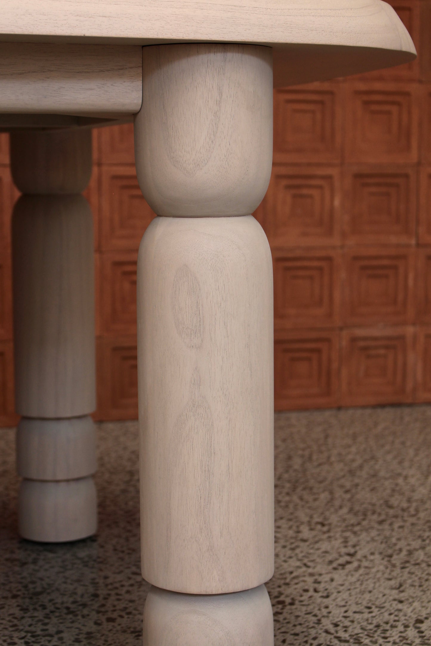 Issoua Dining Table