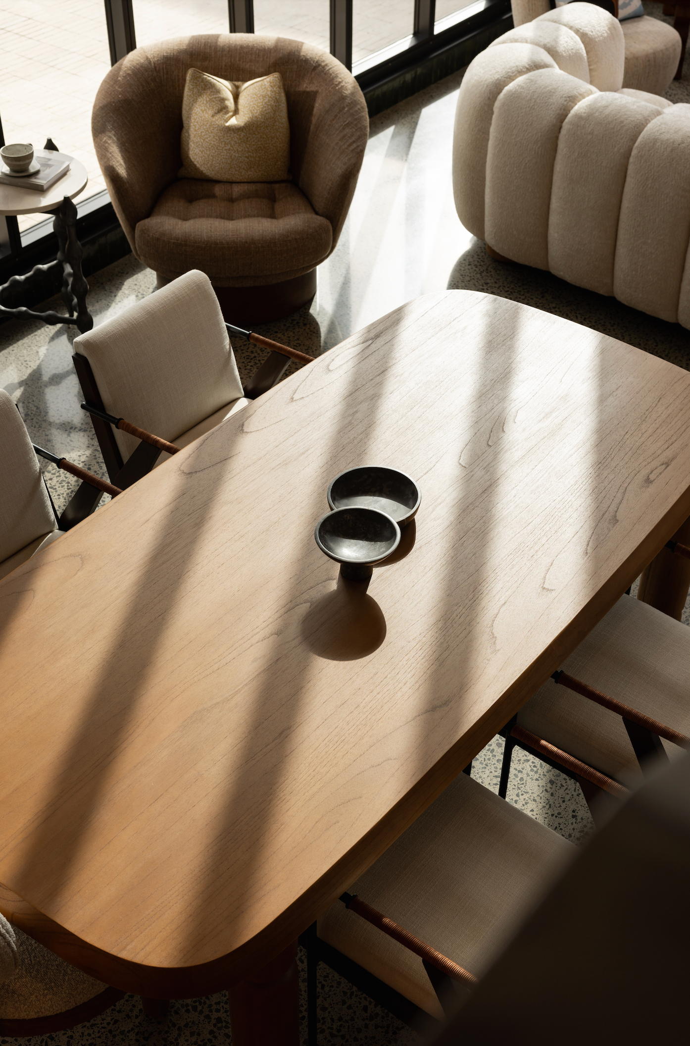 Issoua Dining Table