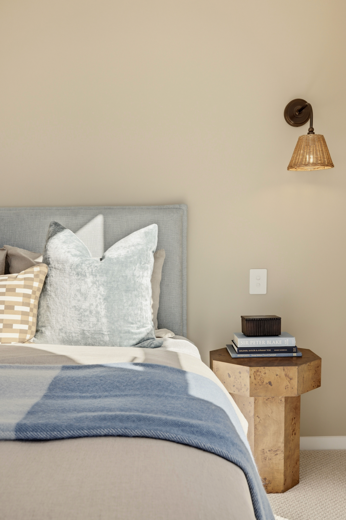 Baka | Side Table