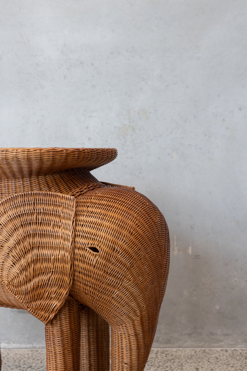 Ghana Elephant | Table Diobeni