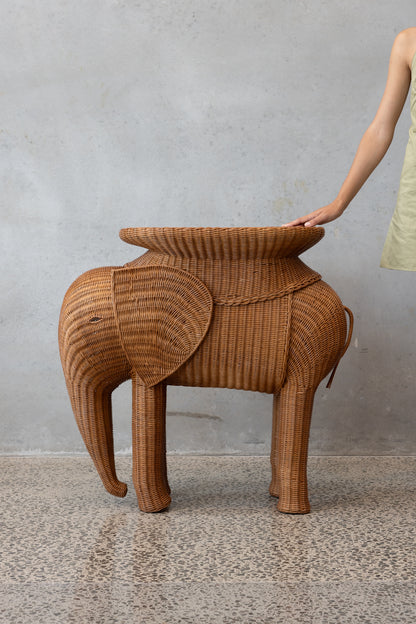 Ghana Elephant | Table Diobeni