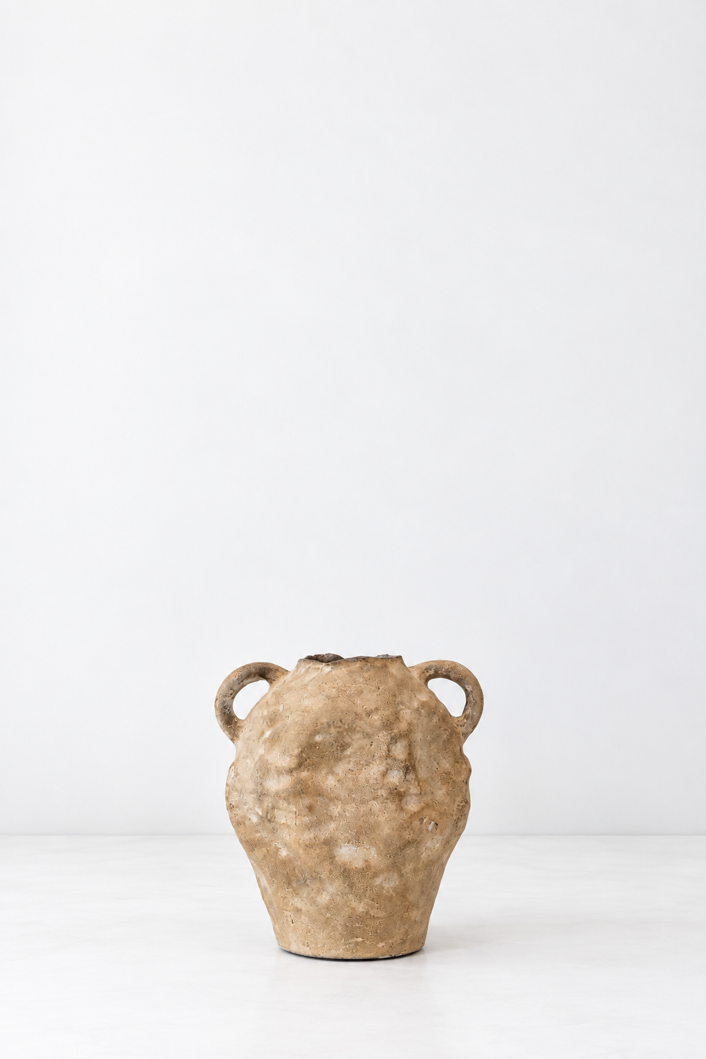 Vase à anse décorative