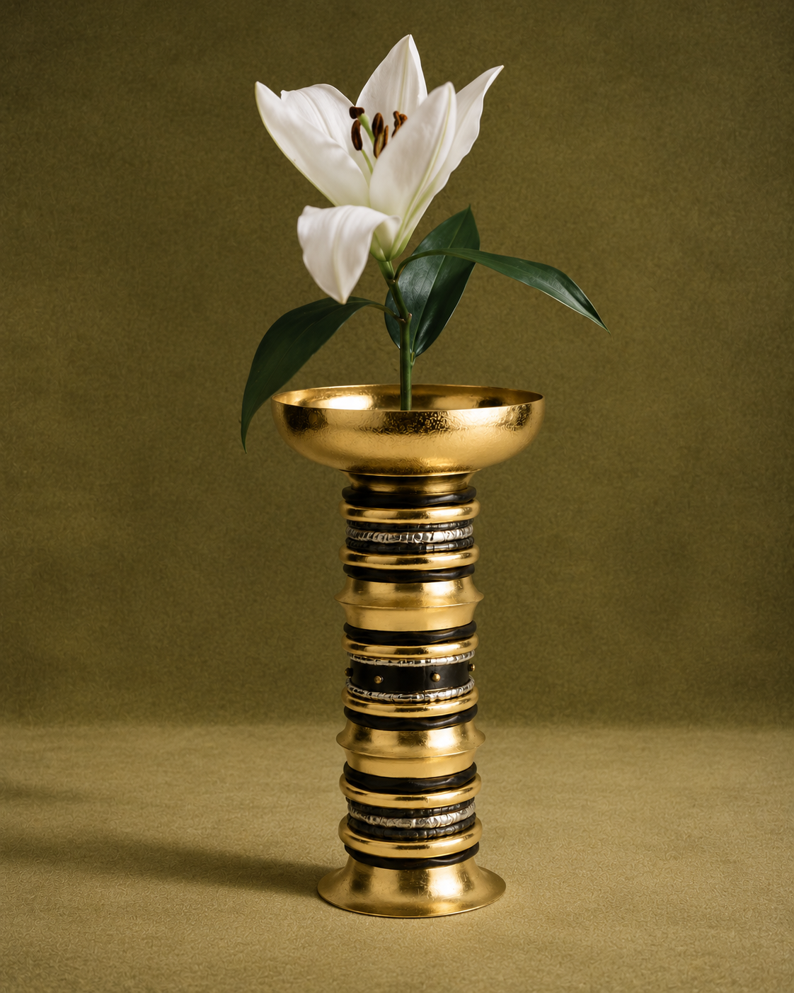 Naga Medium Vase | Michael Aram