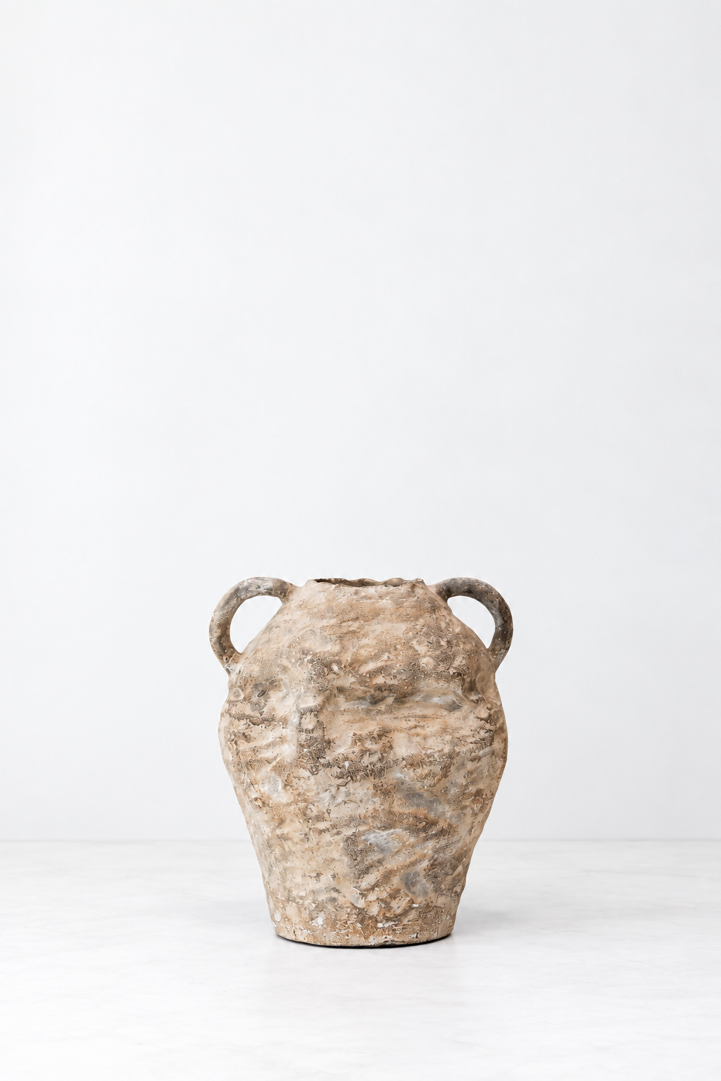 Vase à anse décorative
