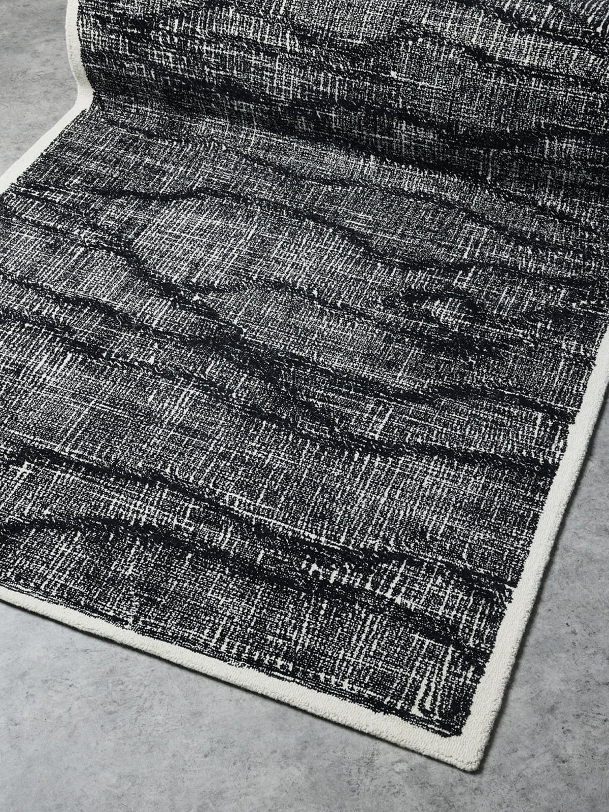 Elio Rug 100% wool black and beige